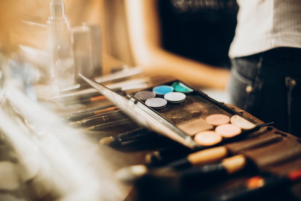 100 Business Name Ideas for Makeup Artists: How to Choose the Perfect Name for Your Beauty Brand