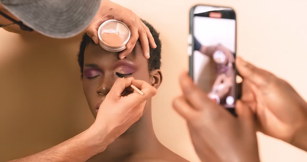 makeup-artist-recording-video-on-a-mobile-phone-wh-2025-03-08-21-53-34-utc.jpg