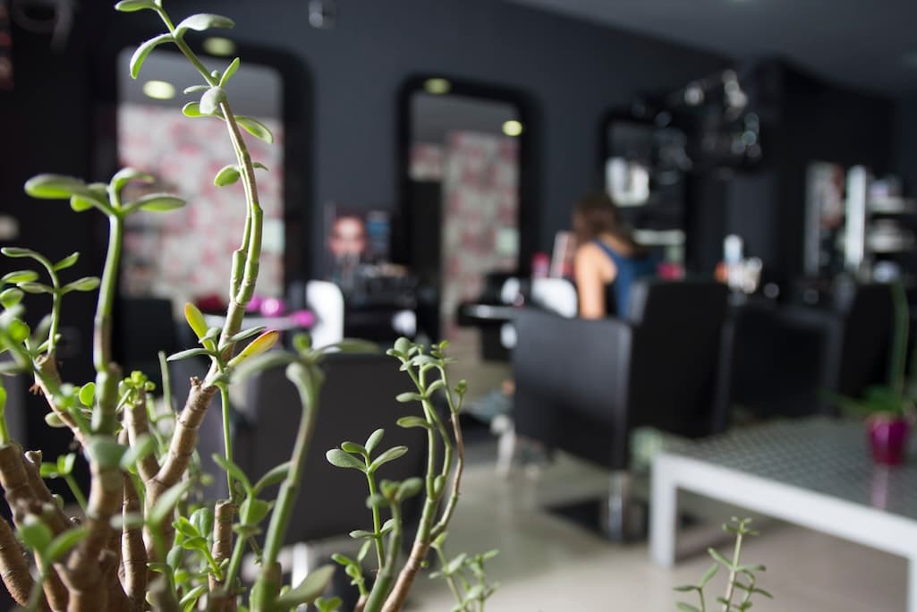hairdresser-saloon-defocus-background-real-busin-2025-01-09-02-04-44-utc.jpg