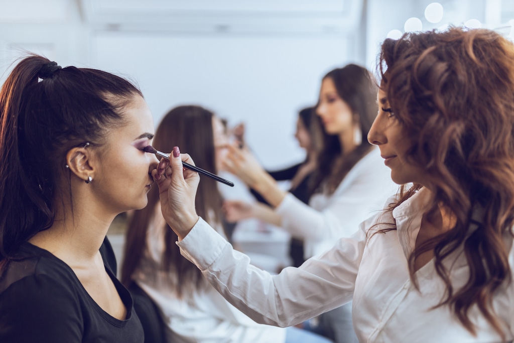 The Best Booking Apps for Makeup Artists